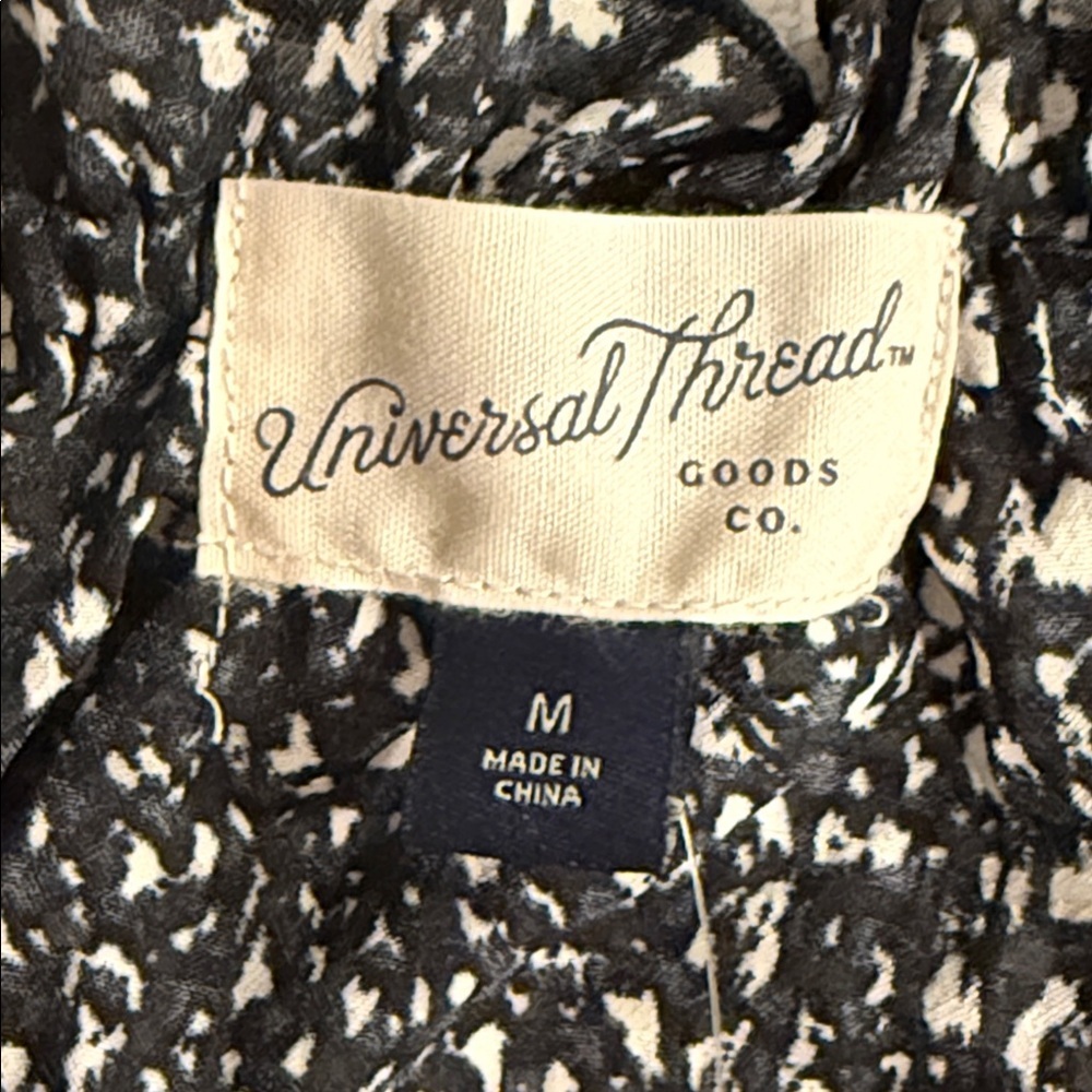 NWT Universal Thread Patterned Blouse - Picture 9 of 11